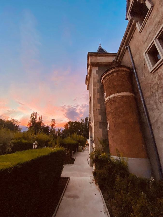 Chateau De Fontager Serves-sur-Rhône Esterno foto